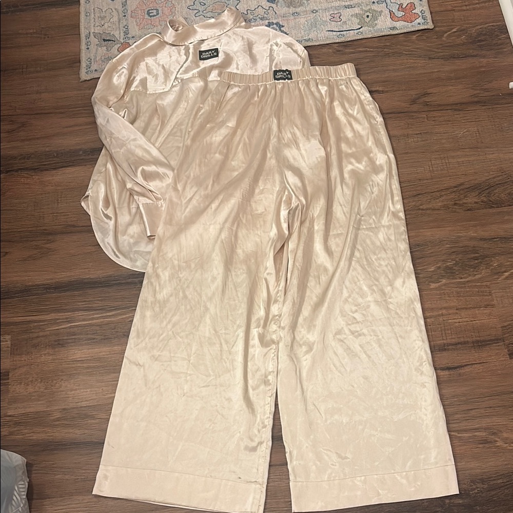 Daily Drills Silk Cream Set